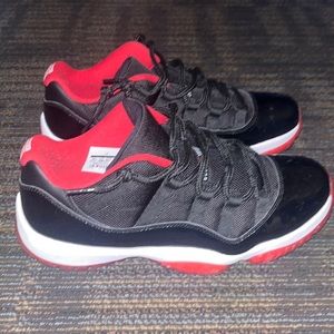 Jordan 11 low breads